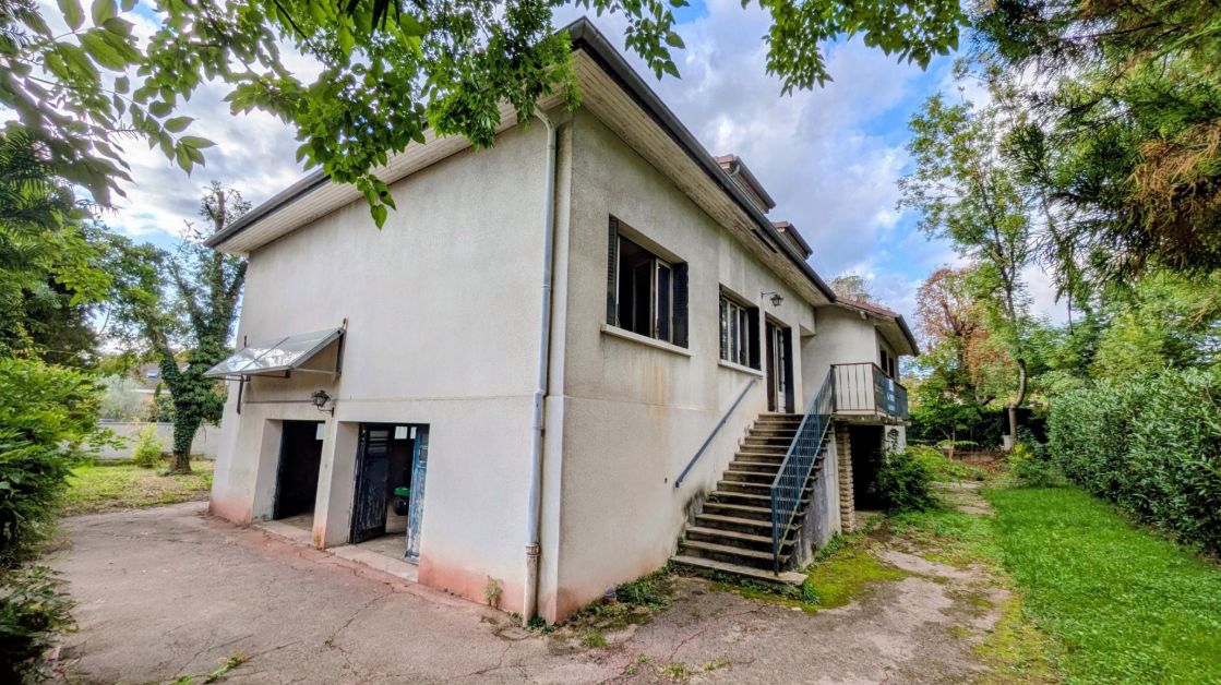 Photo actuelle de la villa avant travaux, côté lots 2 et 4 — 50 route de Paris, Charbonnières-les-Bains